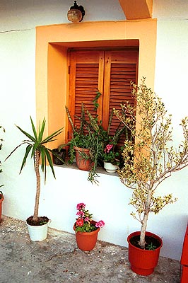 crete210501_01_almirida