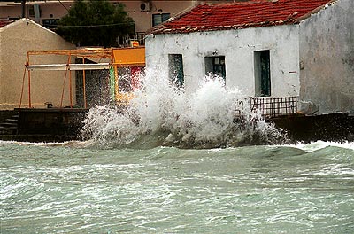 crete240501_01_almirida_rough_sea