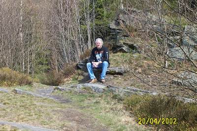 camping0402_04_hiking
