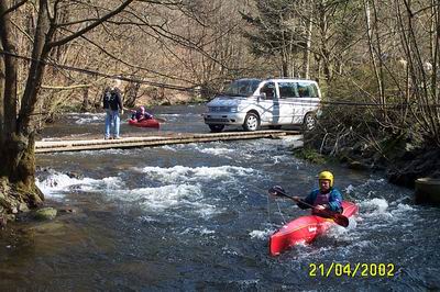 camping0402_12_canoe