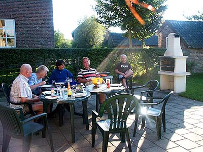 terhorst240803_91_bbq_frontyard